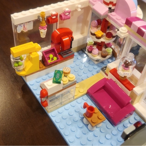 LEGO Friends Heartlake Cupcake Cafe 41119 Building complete set & instructions - Picture 10 of 10